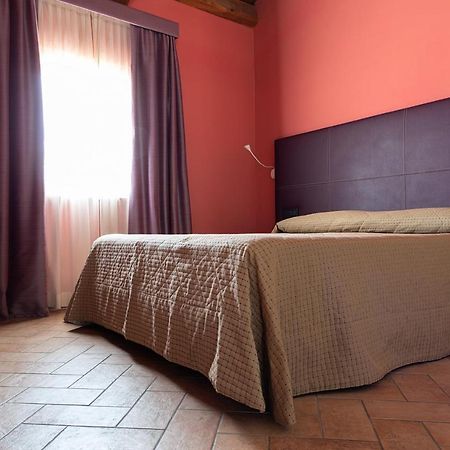 Magione Papale Relais Hotell LʼAquila Exteriör bild