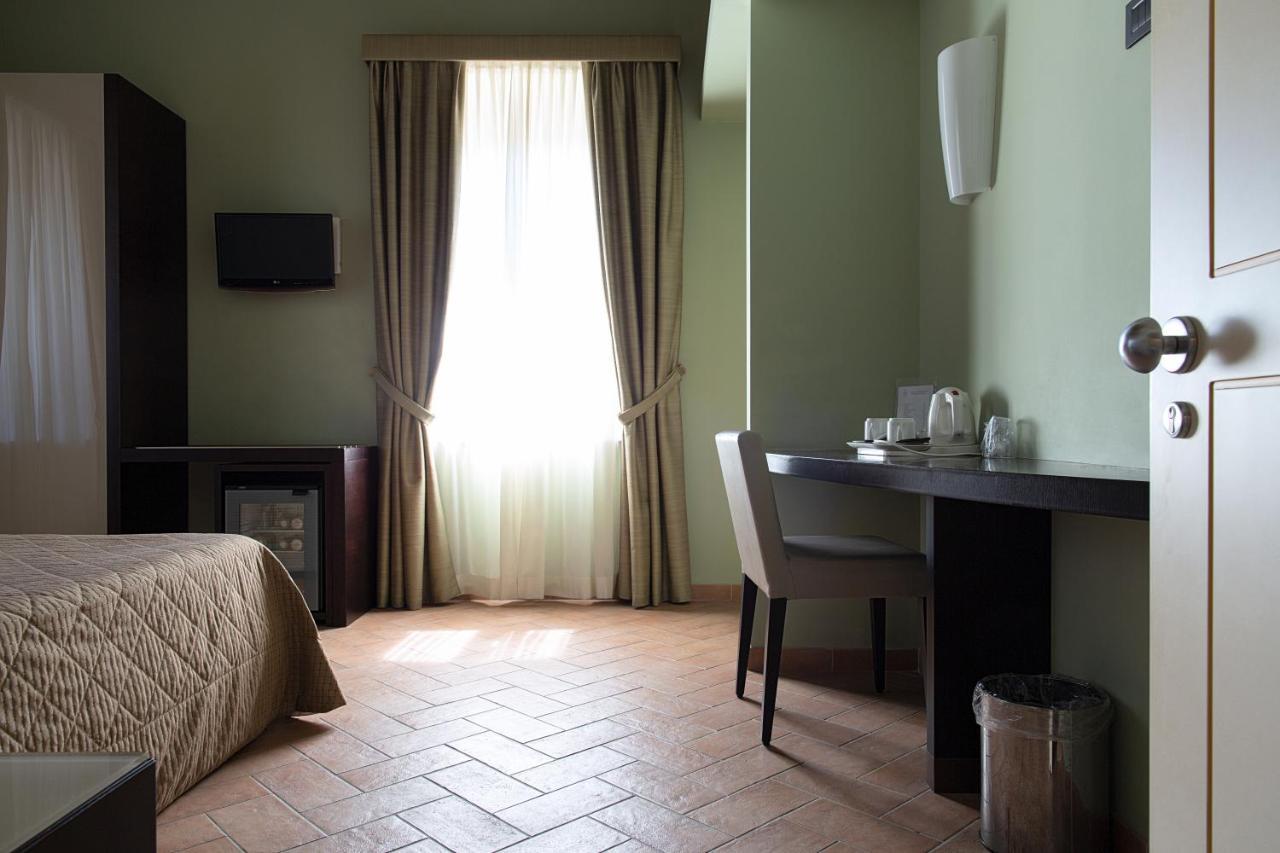 Magione Papale Relais Hotell LʼAquila Exteriör bild