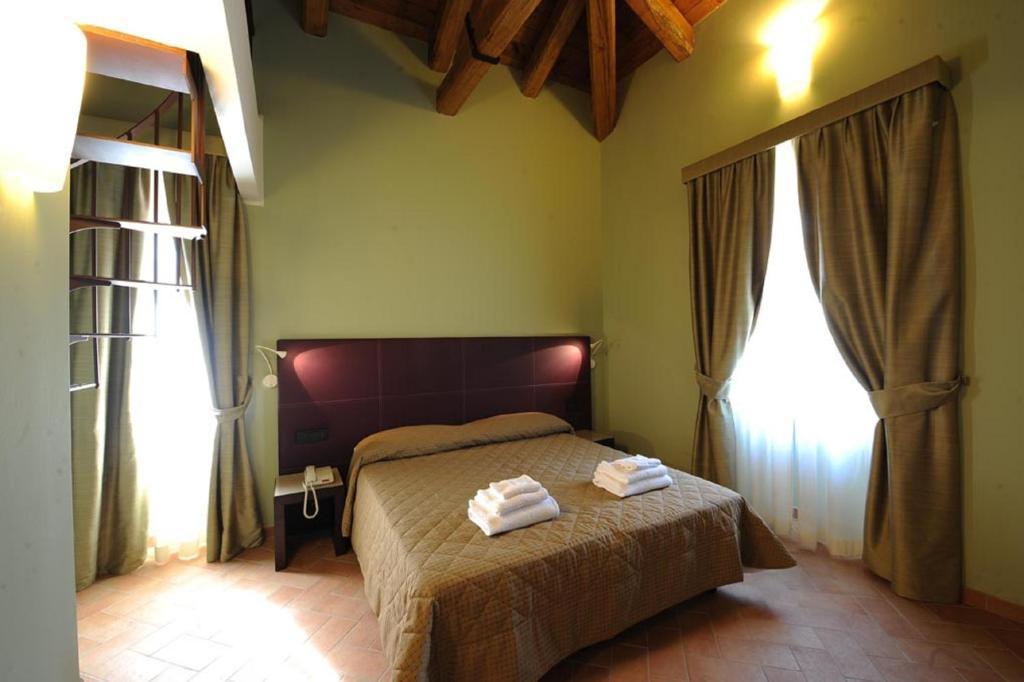 Magione Papale Relais Hotell LʼAquila Rum bild
