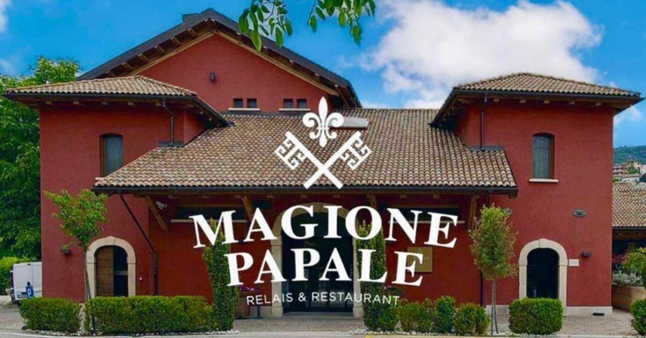 Magione Papale Relais Hotell LʼAquila Exteriör bild