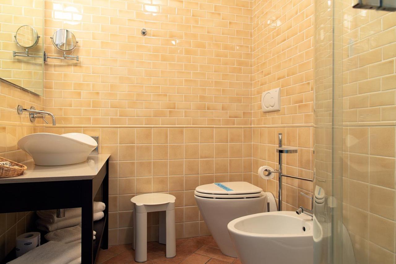 Magione Papale Relais Hotell LʼAquila Exteriör bild
