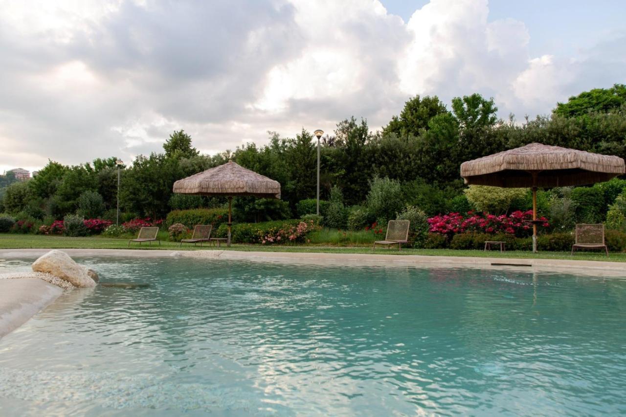 Magione Papale Relais Hotell LʼAquila Exteriör bild