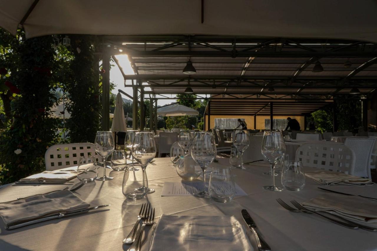 Magione Papale Relais Hotell LʼAquila Exteriör bild