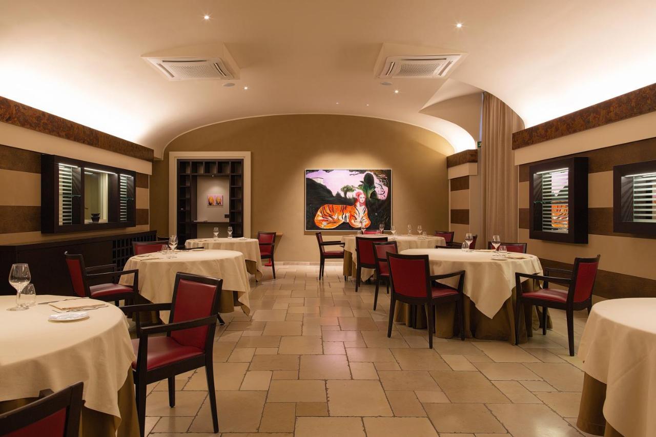 Magione Papale Relais Hotell LʼAquila Exteriör bild
