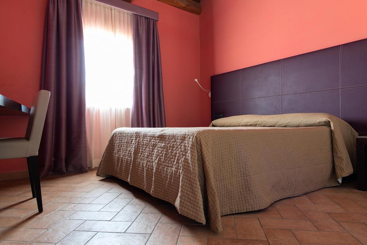 Magione Papale Relais Hotell LʼAquila Exteriör bild