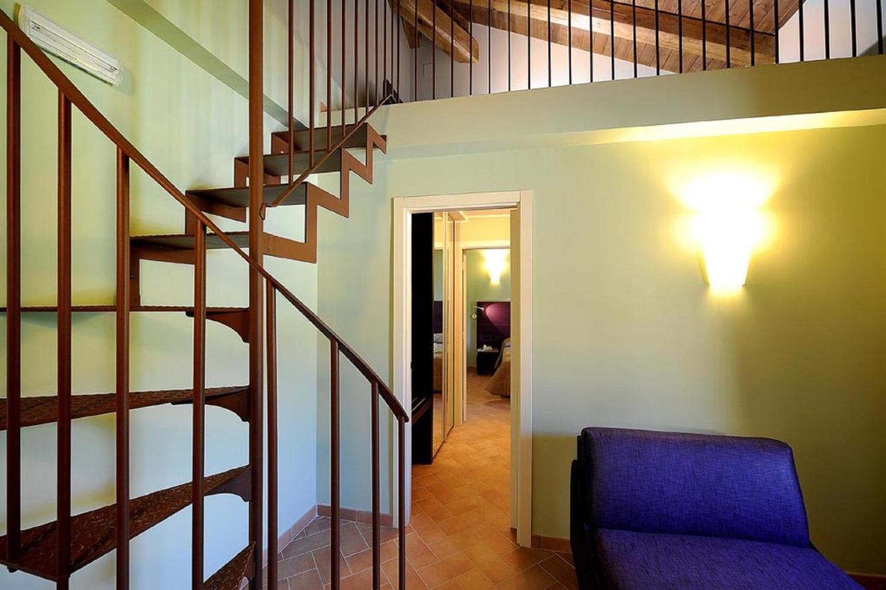Magione Papale Relais Hotell LʼAquila Exteriör bild
